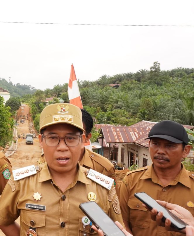 
					Camat Telaga Antang Apresiasi TMMD ke-127 Kodim 1015/Sampit, Dorong Pemerataan Pembangunan Desa