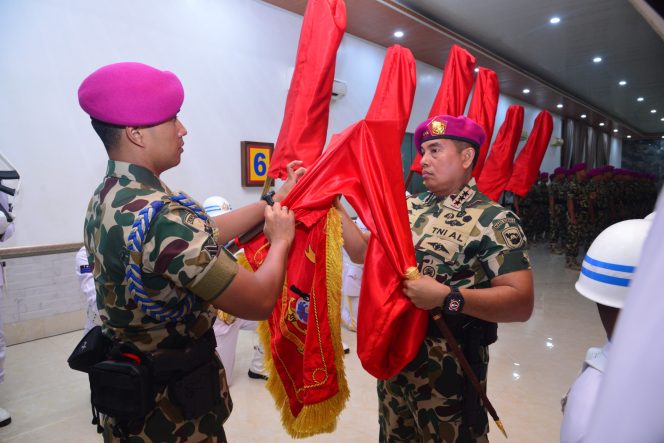 
					Momentum Transformasi Organisasi, Komandan Pasmar 3 Ikuti Upacara Likuidasi Yonmarhanlan I–XIV