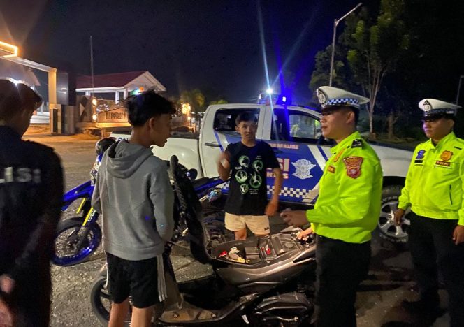 
					Satgas Ops Keselamatan Polres Murung Raya Gelar Patroli Blue Light Cegah Balapan Liar