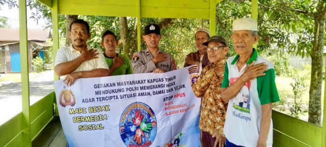 
					Putus Penyebaran Berita Hoax, Polsek Kapuas Timur Sampaikan Stop Hoax Kepada Warga Masyarakat dan Bijak dalam Menerima dan Menyampaikan Informasi