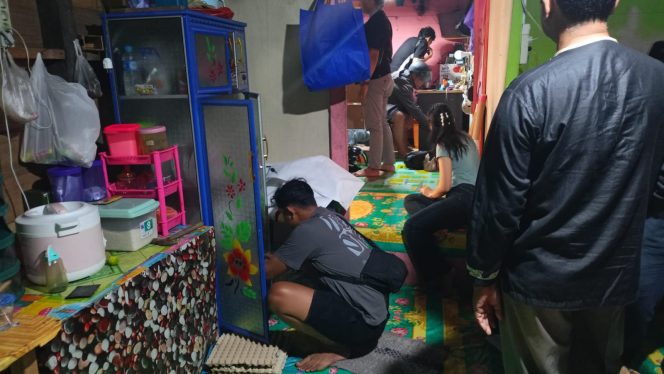 
					Terima Aduan Masyarakat, Satresnarkoba Polres Murung Raya Geledah Rumah Diduga Adanya Peredaran Obat Narkotika