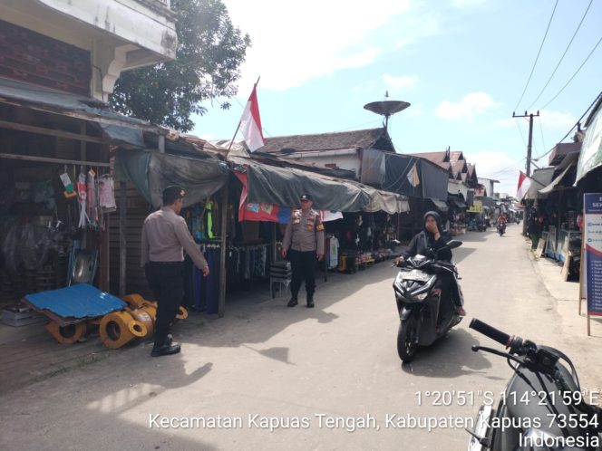 
					Personil polsek kapuas tengah lakuakan rutin Patroli ke pasar harian Pujon desa Pujon.