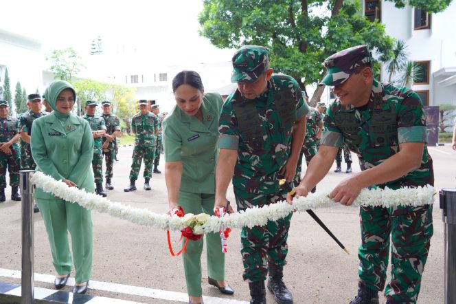 
					Kasad Resmikan Taman Merdeka serta Beri Pengarahan kepada Prajurit dan PNS Kodam III/Slw