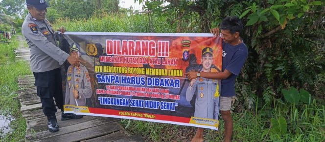 
					Personil Polsek kapuas tengah giat Rutin lakukan imbauan larangan  karhutla kepada masyarakat.