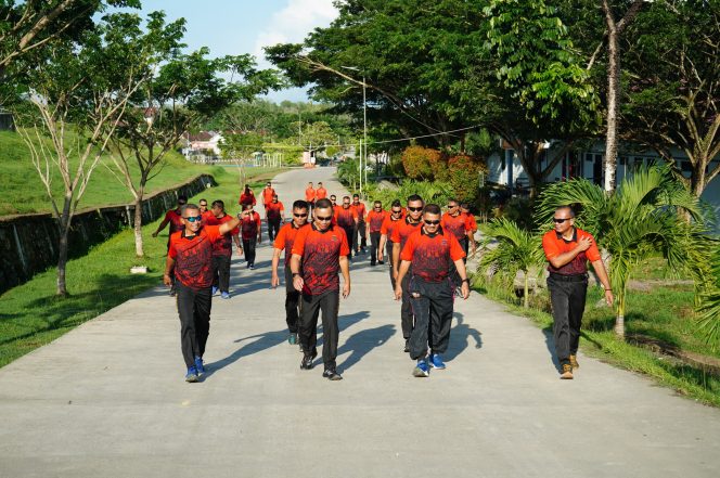 
					Puasa Bukan Alasan, Perwira Denmako Pasmar 3 Tetap Prima di Jalur Lintas Alam