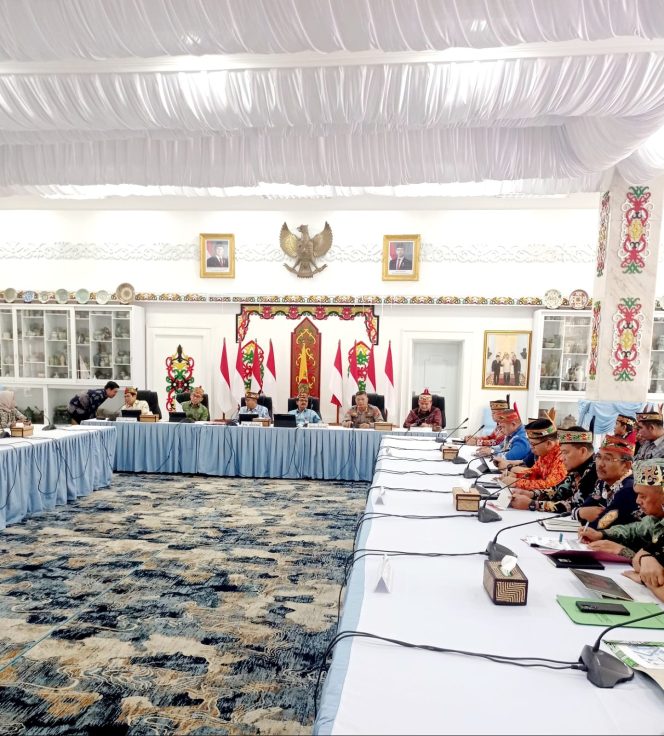 
					Hadiri Rakor Program KHBS, Dirbinmas Polda Kalteng Sampaikan Kesiapan Bhabinkamtibmas Mengawal Dan Mengawasi Penyaluran Kartu Huma Betang Kepada Masyarakat Berhak Menerimanya