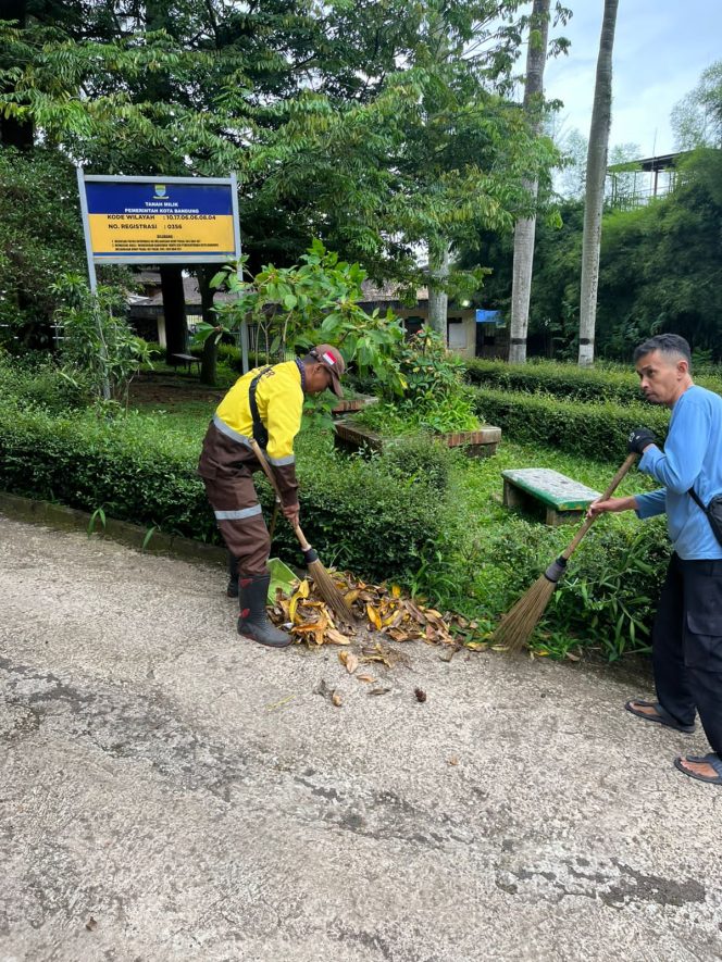 
					Respon Keluhan Warga, Kecamatan Coblong Gaspol Bersihkan Kebun Binatang Bandung