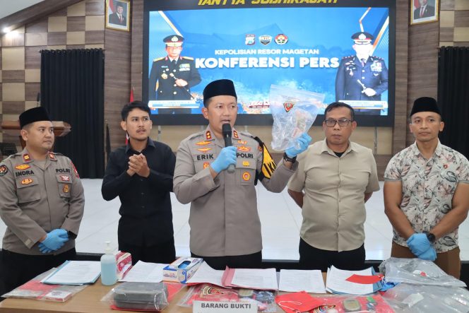 
					Ungkap Uang Palsu, Polres Magetan Amankan Pelaku dan Sita Puluhan Lembar Pecahan Rp100 Ribu