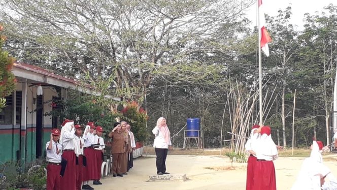 
					UPTD SDN 26 PERKEBUNAN NAGODANG MELAKSANAKAN UPACARA BENDERA