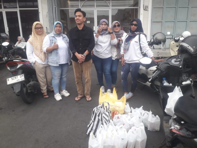 
					Bulan Penuh Berkah, Tim Koordinator Kaisar (DPR RI Komisi XI) Tebar Kebaikan di Cilacap
