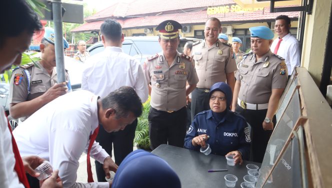 
					Jaga Integritas, Polres Madiun Kota Gelar Cek Urine Mendadak