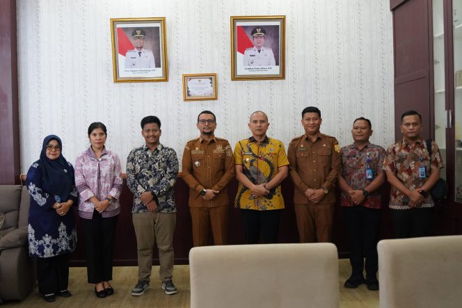 
					Fery Sahputra Simatupang Bupati Labusel menyambut Silaturahmi Kepala BNN Labura, Perkuat Sinergi Perang Melawan Narkoba