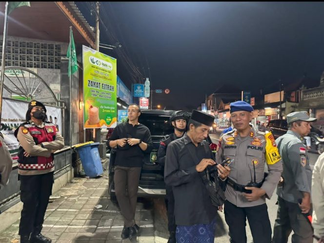 
					Di Tengah Ramadan, Polri Hadir Mengawal Kekhusyukan Ibadah Umat di Bali