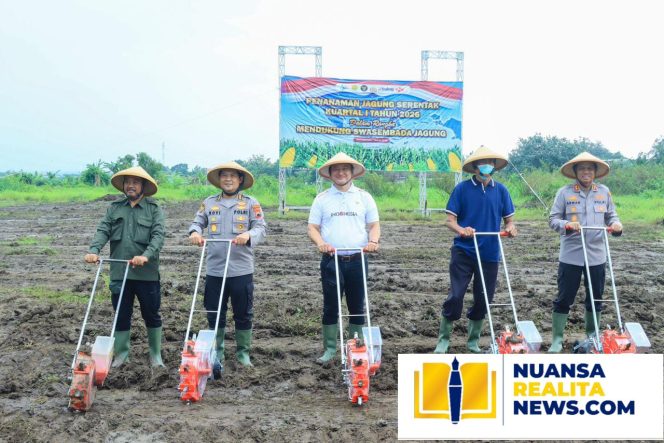 
					Dukung Ketahanan Pangan Nasional, Kapolda Jateng Pimpin Tanam Raya Jagung Kuartal I Tahun 2026 di Karanganyar