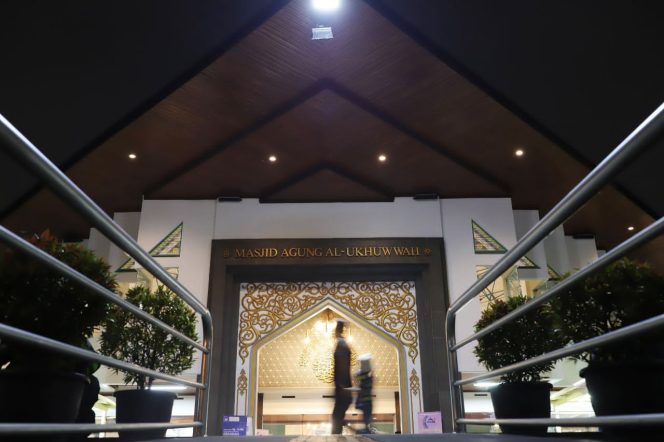 
					2.124 Titik Siap Gelar Salat Id, Farhan Salat di Plaza Balai Kota