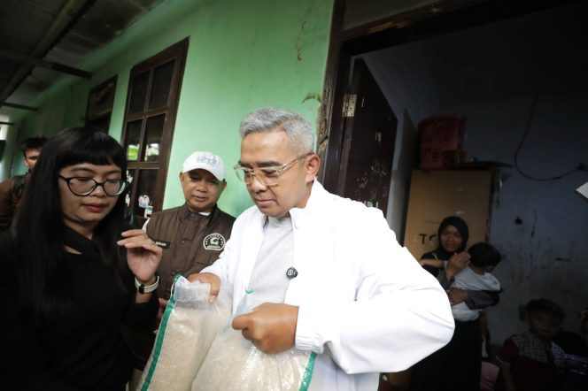 
					Tangis Nuryani Pecah, Bantuan Wali Kota Datang di Tengah Keterbatasan