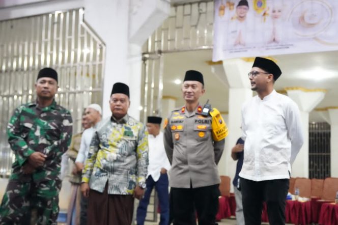 
					Bupati Labusel Fery Sahputra Simatupang Menghadiri Malam Takbiran 1447 H Di Lapangan SBBK Labusel