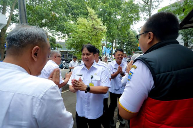 
					Warga Sebut Cepat dan Ramah, Pelayanan Publik di Hari Pertama Kerja Pascalebaran 