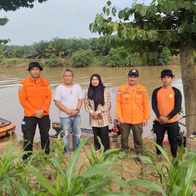 
					Camat Way Tuba Johanis Pantau Langsung Pencarian Dua Warganya yang Hanyut di Sungai Way Umpu