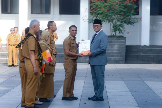 
					Apresiasi Pegawai Purna Bakti, Farhan: Dedikasi Kalian Luar Biasa