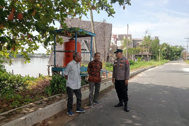 
					Hadirkan Rasa Aman Saat Ibadah, Polsek Kapuas Barat Gelar Patroli Dialogis di Gereja Imanuel Saka Mangkahai