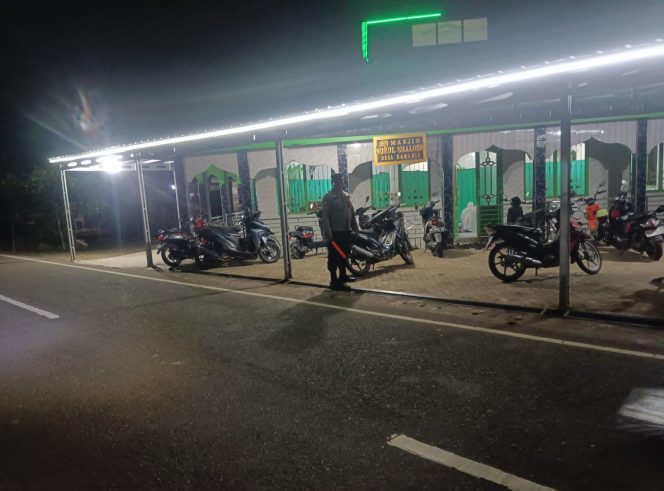 
					Polsek Patangkep Tutui Laksanakan Patroli dan Pengamanan Sholat Tarawih