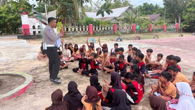 
					Sat Lantas Polres Sukamara Gelar Police Goes to School, Edukasi Siswa Tertib Berlalu Lintas