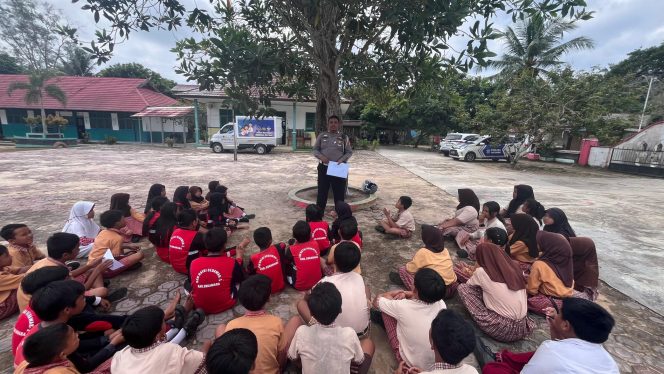 
					Tekan Angka Kecelakaan, Sat Lantas Polres Sukamara Edukasi Siswa Lewat Police Goes to School