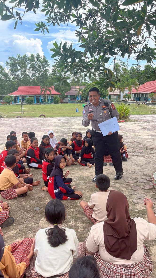 
					Police Goes to School, Sat Lantas Polres Sukamara Tanamkan Budaya Tertib Lalin Sejak Dini