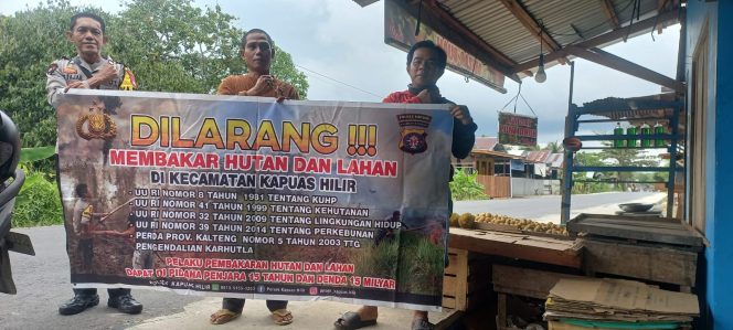 
					Melalui Sambang Polsek Kapuas Hilir Gencar Sosialisasikan Himbauan Larangan Karhutla Kepada Masyarakat 