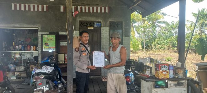 
					Polsek Kapuas Hilir Sampaikan Maklumat Kapolda Kalteng Tentang Sanksi Pidana Dan Denda Bagi Pelaku Karhutla Kepada Warga