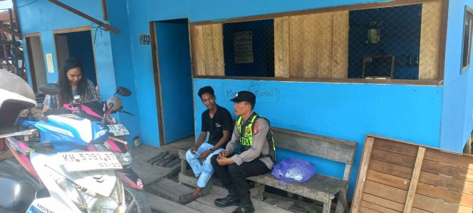 
					Patroli Dialogis Siang Rutin Dilaksanakan Oleh Polsek Kapuas Hilir Guna Ciptakan Harkamtibmas Tetap kondusif