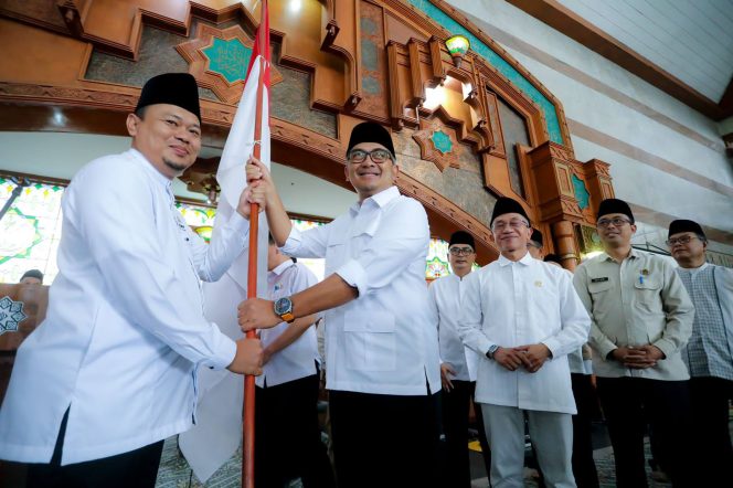 
					Lepas 1.679 Jemaah Haji, Wali Kota: Fokus Ibadah, Jaga Kesehatan