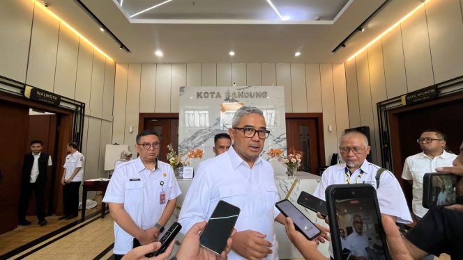 
					WFH ASN Diawasi Ketat, Wali Kota Ajak Pejabat Ngantor Pakai Sepeda