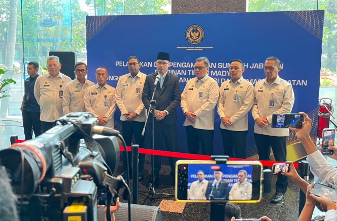 
					Pelantikan Dirjen Imigrasi Hendarsam Marantoko