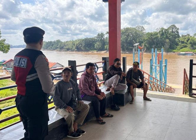 
					Patroli Dialogis, Samapta Polres Mura Sasar Masyarakat di Dermaga Putri Sikan Puruk Cahu