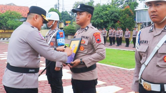 
					Polda Jateng Tegaskan Penanganan Kasus Penipuan Rekrutmen Polri di Pemalang, Pelaku Sudah Dipecat dan Dipidana 5 Tahun