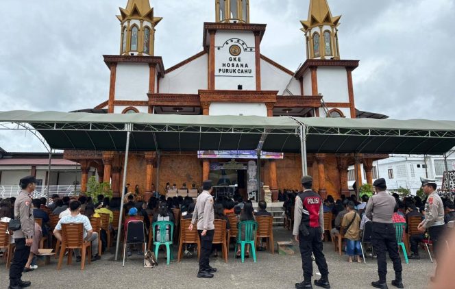 
					Polres Murung Raya Amankan Ibadah Jumat Agung, Pastikan Umat Beribadah dengan Khusyuk dan Damai
