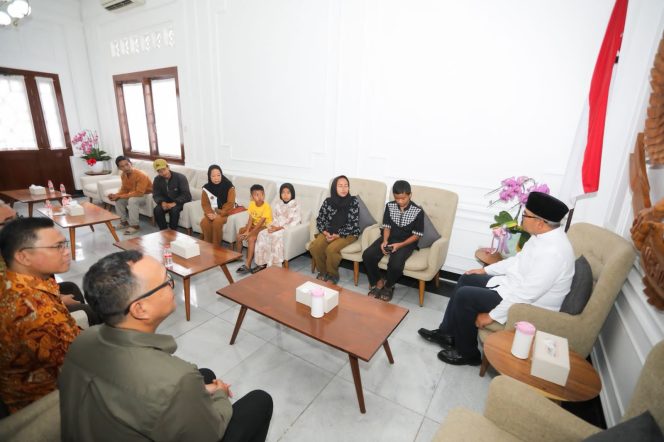 
					Pemkot Bandung Beri Santunan Keluarga Korban Pohon Tumbang