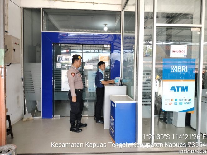
					Personil Polsek laksanakan Patroli Rutin ke bank BRI unit Pujon.
