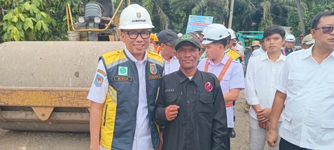
					Gubernur Lampung Hadiri Groundbreaking Perbaikan Jalan di Way Kanan, Lanjutkan Silaturahmi ke Ketua DPC Gerindra