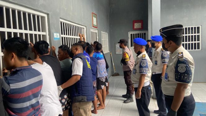 
					Dalam Rangka HBP Ke-62, Lapas Way Kanan Laksanakan Razia Perkuat Komitmen Zero Halinar