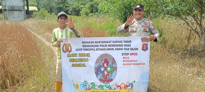 
					Putus Penyebaran Berita Hoax, Polsek Kapuas Timur Sampaikan Stop Hoax Kepada Warga Masyarakat dan Bijak dalam Menerima dan Menyampaikan Informasi