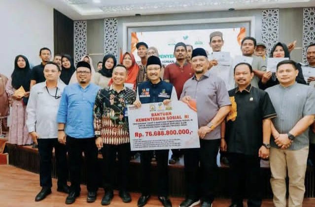 Bupati Aceh Tamiang dan Kemensos Salurkan Bantuan Gelombang II.