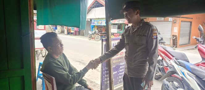 
					Berikan Imbauan kantibmas kepada warga di lakukan piket Polsek Kapuas Tengah.