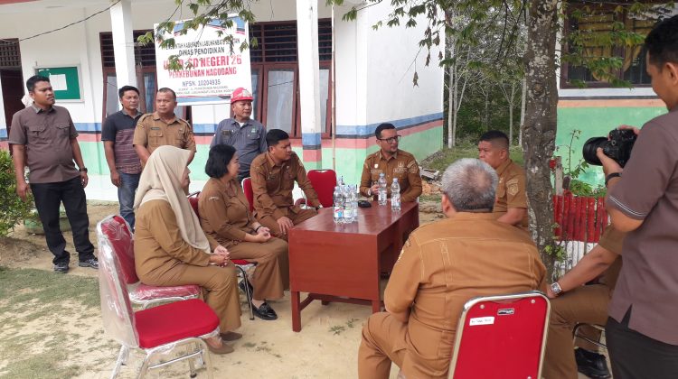 Bupati Labusel Fery Sahputra Simatupang Meninjau Langsung Kondisi SDN 26 Perkebunan Nagodang
