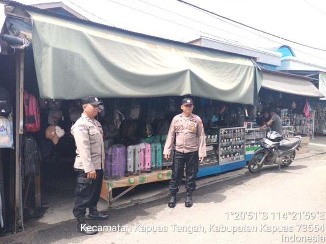 
					Piket polsek lakukan Patroli ke pasar harian Pujon desa Pujon.