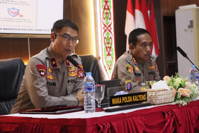 
					Wakapolda Kalteng Tekankan Penguatan Kinerja dan Pelayanan Publik Ke Seluruh Personel Polres Murung Raya