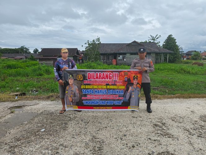 
					Personil Polsek giat Rutin lakukan imbauan larangan  karhutla kepada masyarakat.