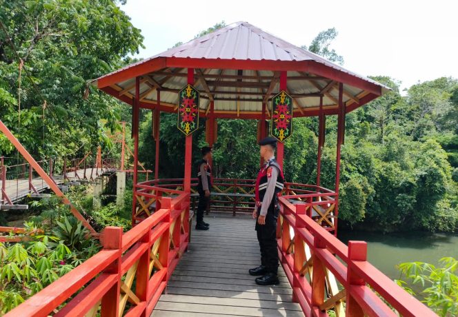 
					Patroli Satsamapta Polres Murung Raya Sasar Lokasi Wisata Air Terjun Puruk Cahu